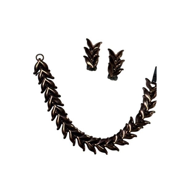 Renoir Copper Chevron Laurel Leaf Bracelet and Clip On Earrings Jewelry Set - Picture 3 of 13